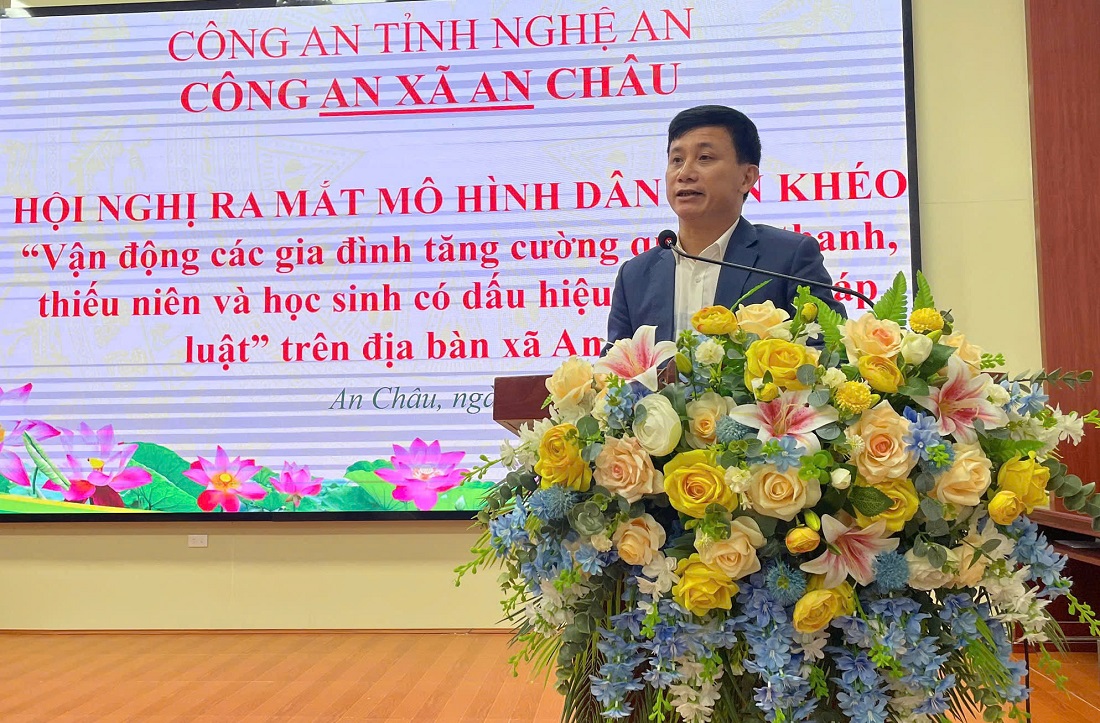 Đồng chí Cao Đức Thắng, Phó Chủ tịch UBND xã phát biểu tại Hội nghị