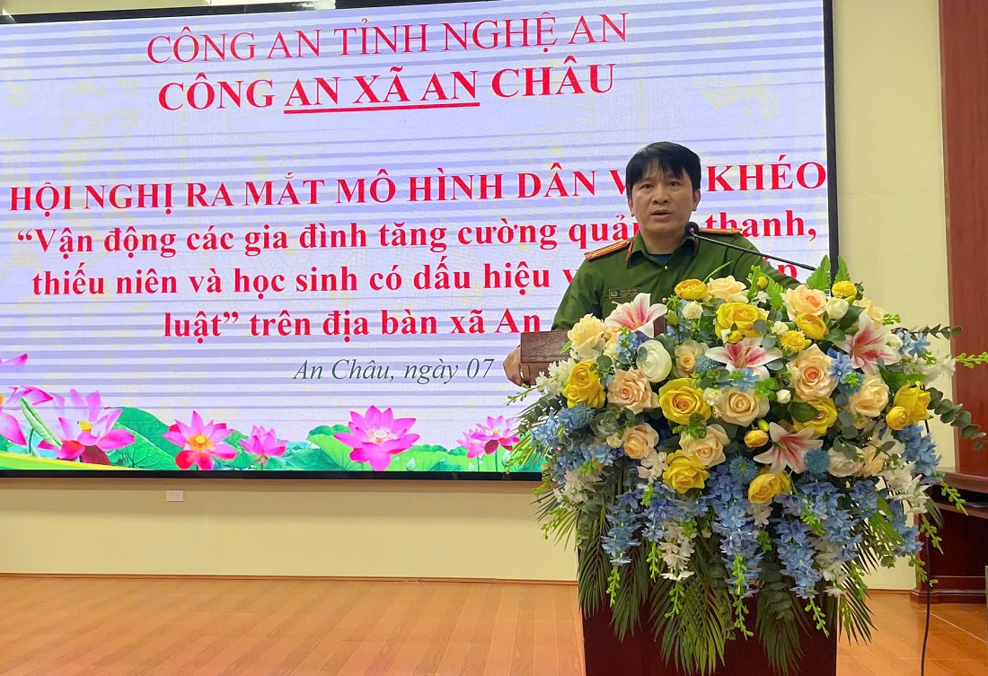 Đồng chí Trung tá Tăng Văn Tĩnh, Trưởng Công an xã phát biểu