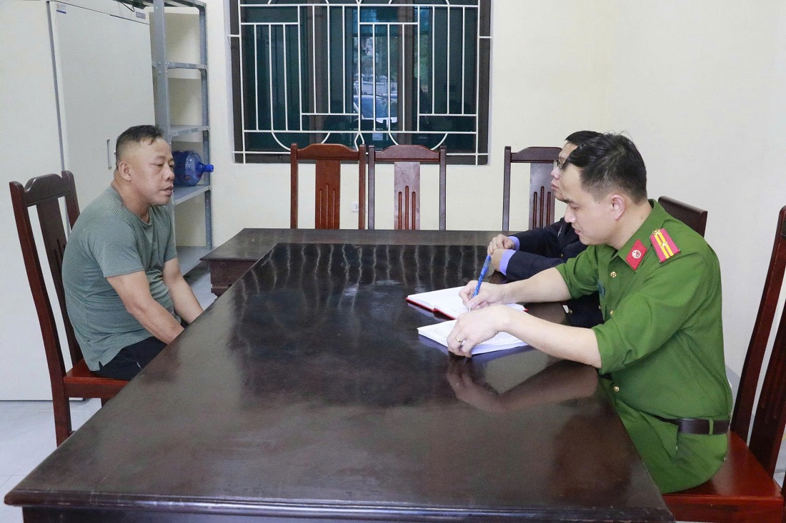 Cơ quan chức năng lấy lời khai Hoàng Đình Sơn