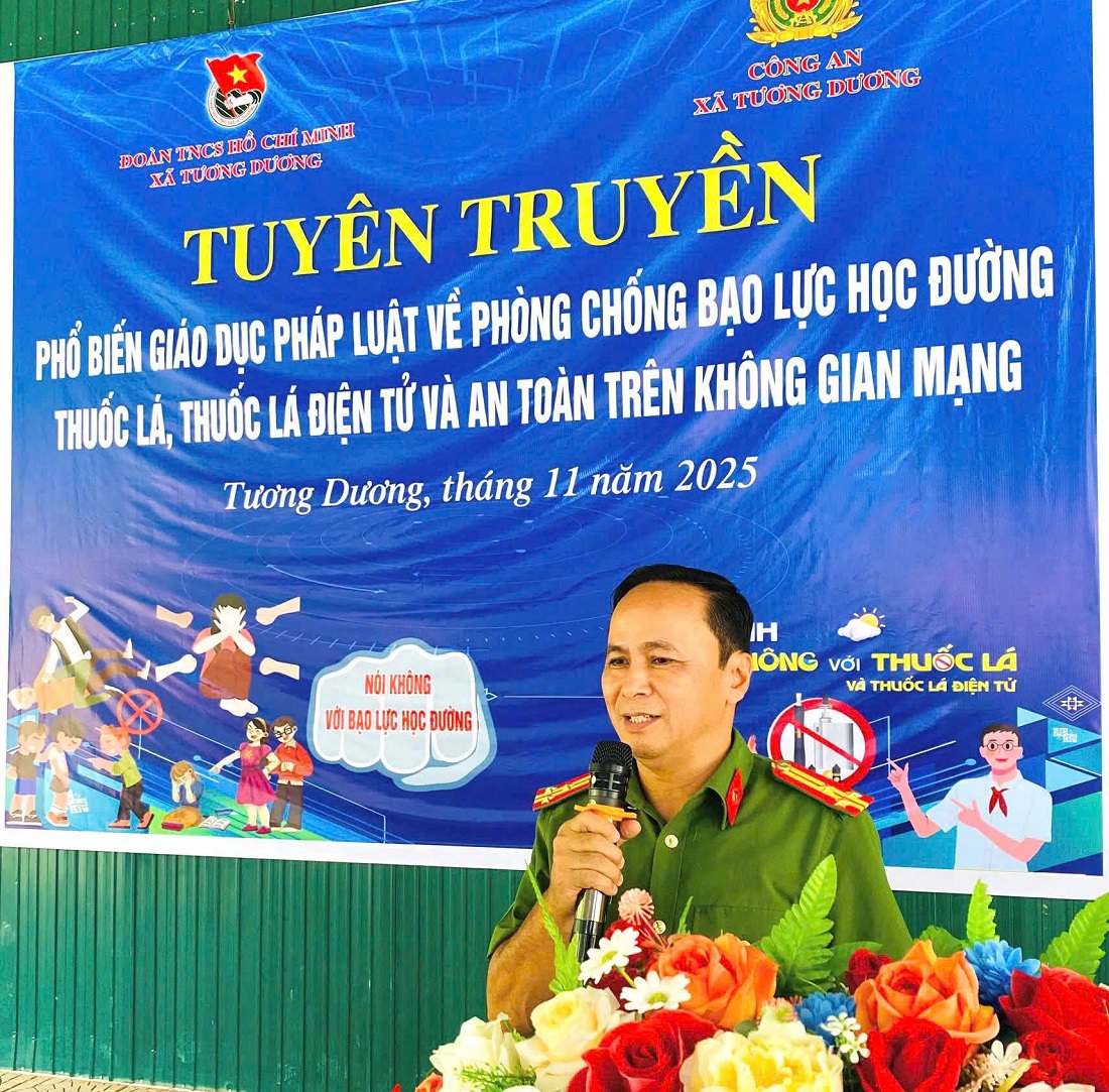 Đại diện Lãnh đạo Công an xã phát biểu tại chương trình