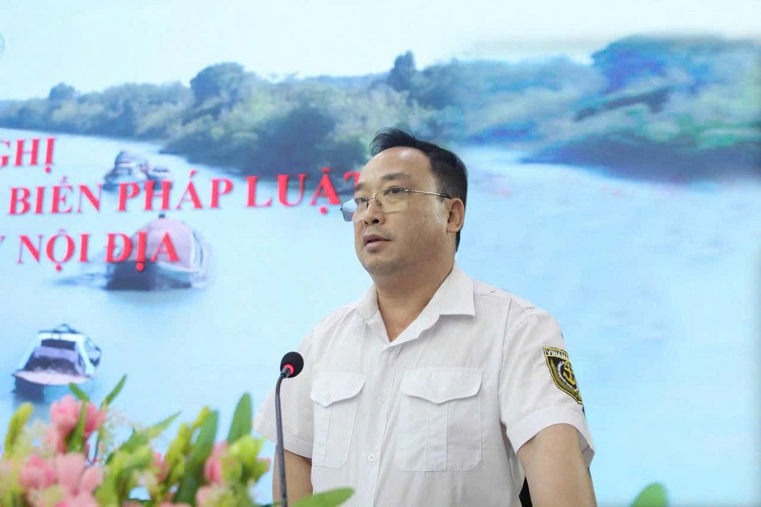 Đồng chí Nguyễn Trung Thành, Phó Giám đốc Cảng vụ Hàng hải Nghệ An phát biểu tại Hội nghị