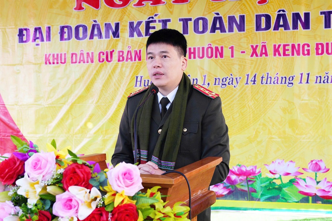 Đồng chí Đại tá Trần Hồng Quang, Phó Bí thư Đảng ủy, Phó Giám đốc Công an tỉnh Nghệ An phát biểu tại Ngày hội