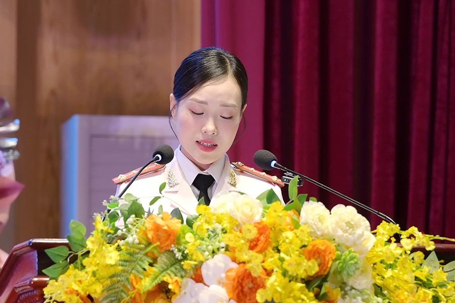 Đồng chí Đại úy Lê Diệu Thúy - Trưởng ban Phụ nữ Công an tỉnh phát biểu