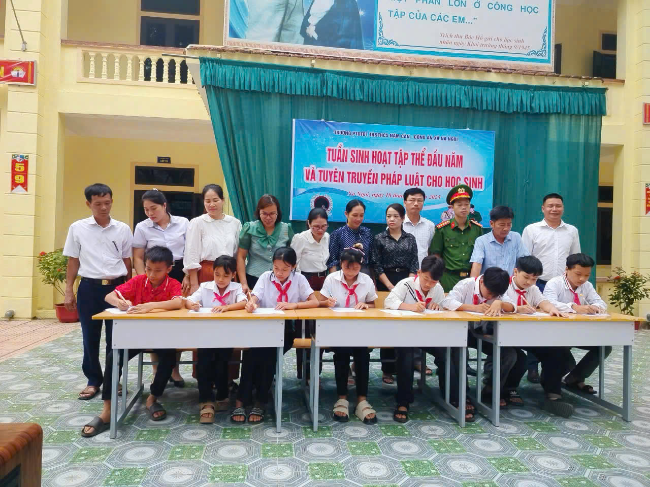 Nâng cao nhận thức cho các em học sinh về các quy định của pháp luật