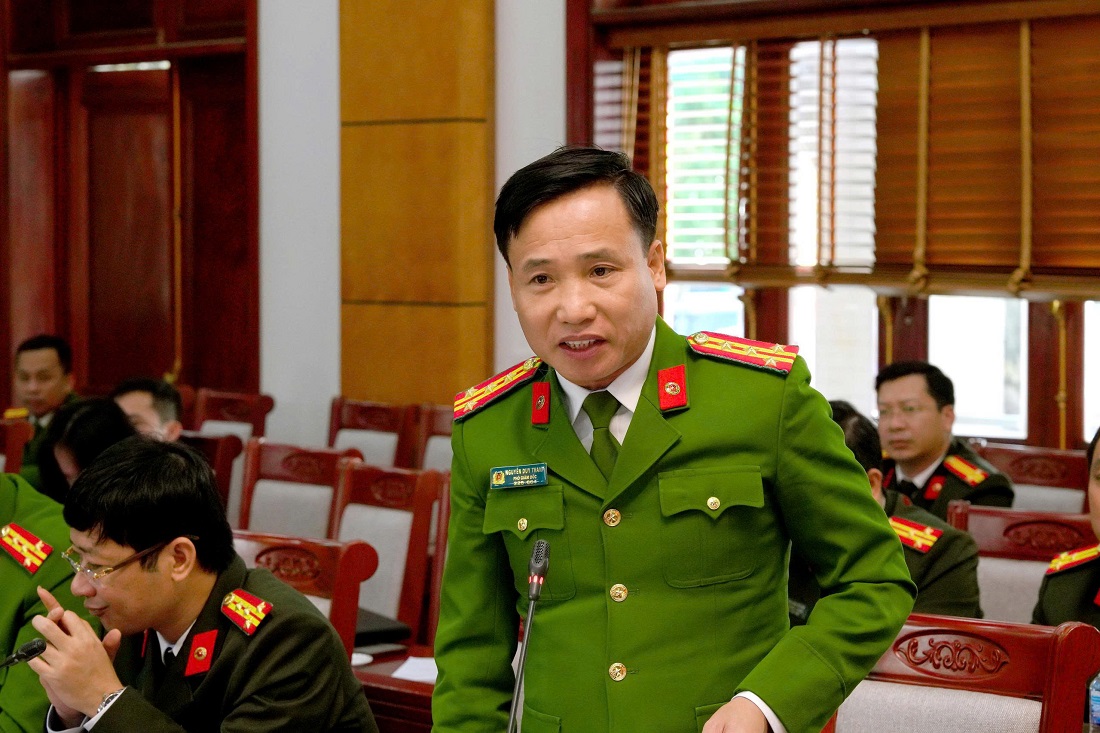 Đồng chí Đại tá Nguyễn Duy Thanh, Phó Giám đốc Công an tỉnh phát biểu 