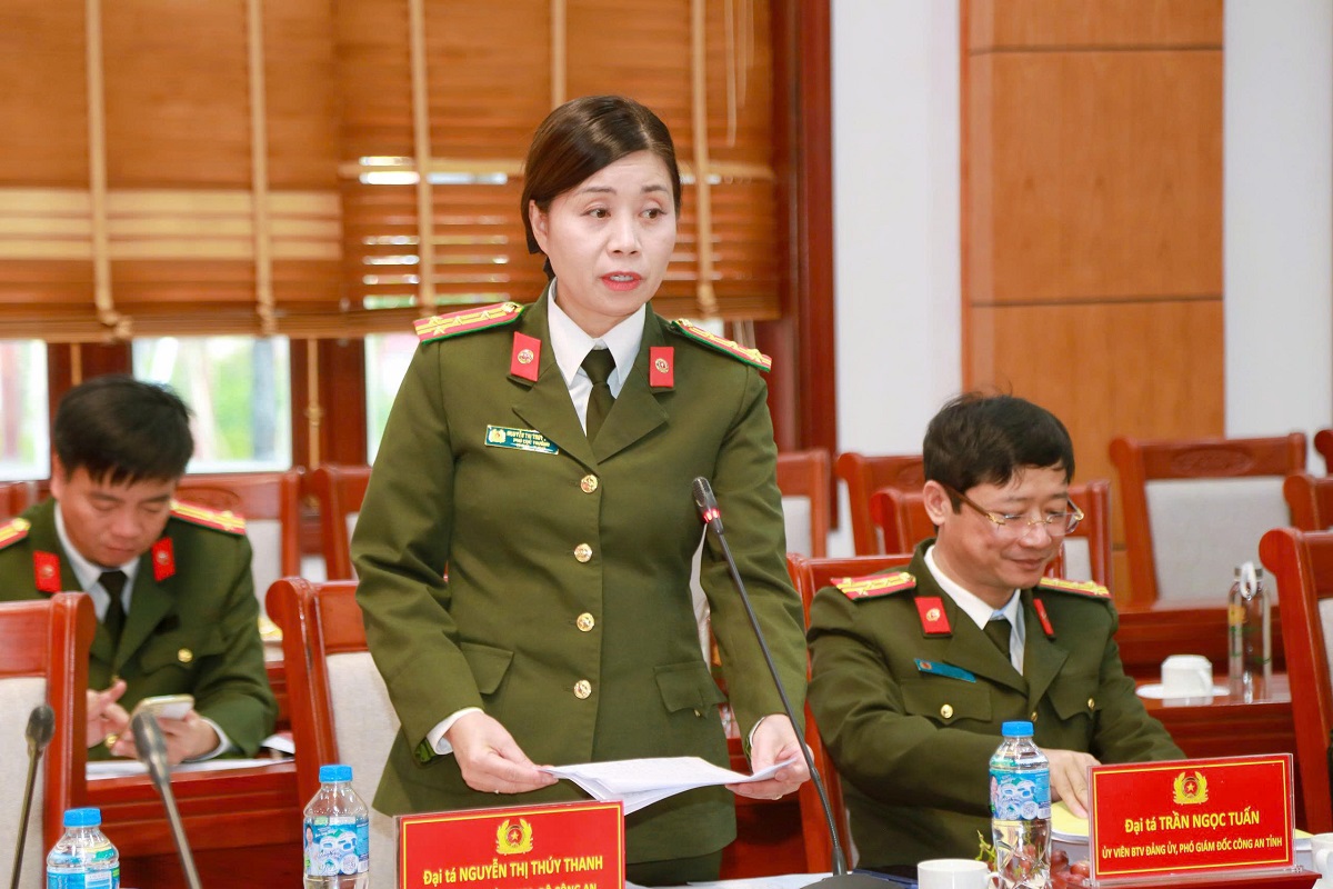 Đồng chí Đại tá Nguyễn Thị Thúy Thanh – Phó Cục trưởng Cục Công tác chính trị Bộ Công an ghi nhận, biểu dương những thành tích mà Cụm thi đua số 5 đã đạt được