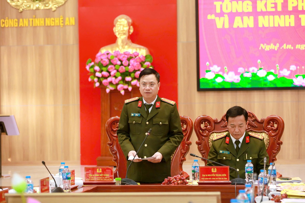 Đồng chí Đại tá Đinh Việt Dũng, Ủy viên Ban Thường vụ Tỉnh ủy, Bí thư Đảng ủy, Giám đốc Công an tỉnh Nghệ An phát biểu tại Hội nghị