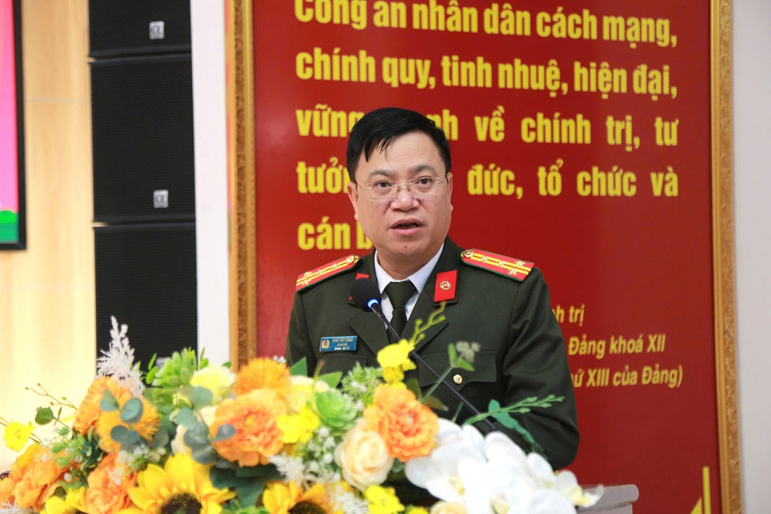 Đồng chí Đại tá Đinh Việt Dũng, Ủy viên Ban Thường vụ Tỉnh ủy, Bí thư Đảng ủy, Giám đốc Công an tỉnh phát biểu chỉ đạo tại Lễ phát động