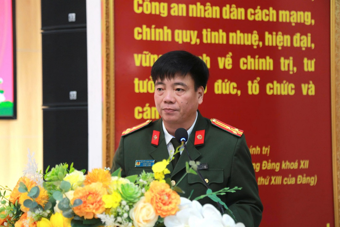 Đồng chí Thượng tá Nguyễn Trọng Khanh, Trưởng phòng Công tác chính trị khai mạc buổi lễ