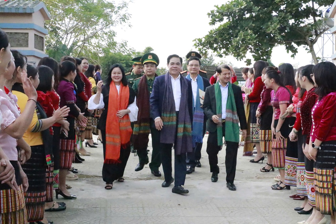 Đồng chí Võ  Trọng Hải, Phó Bí thư Tỉnh ủy, Chủ tịch UBND tỉnh tham gia Lễ khởi công 