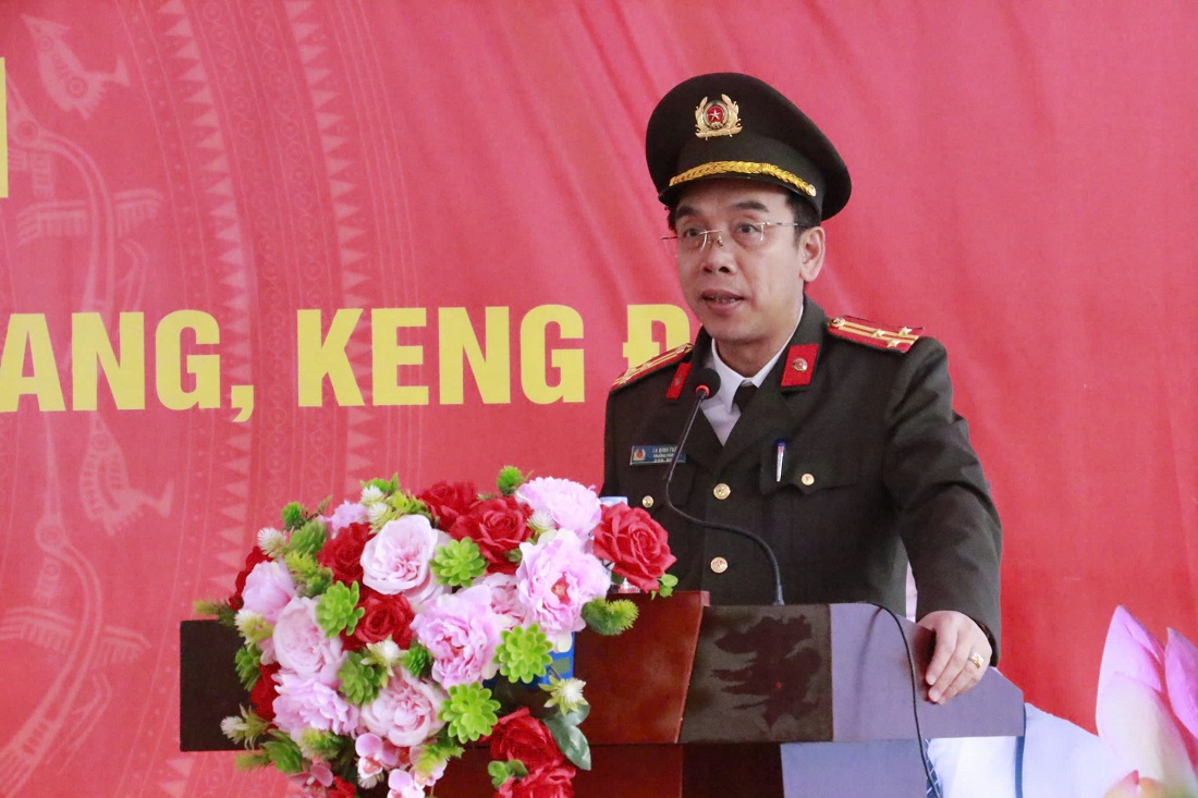 Đồng chí Thượng tá Tạ Đình Tuấn, Trưởng Phòng Hậu cần Công an tỉnh báo cáo quá trình chuẩn bị đầu tư