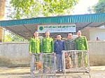 Giao nộp khỉ đuôi lợn quý hiếm trong buổi tuyên truyền bảo vệ động vật hoang dã