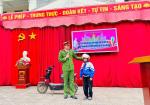Công an xã Cam Phục tuyên truyền, phổ biến pháp luật an toàn giao thông cho học sinh