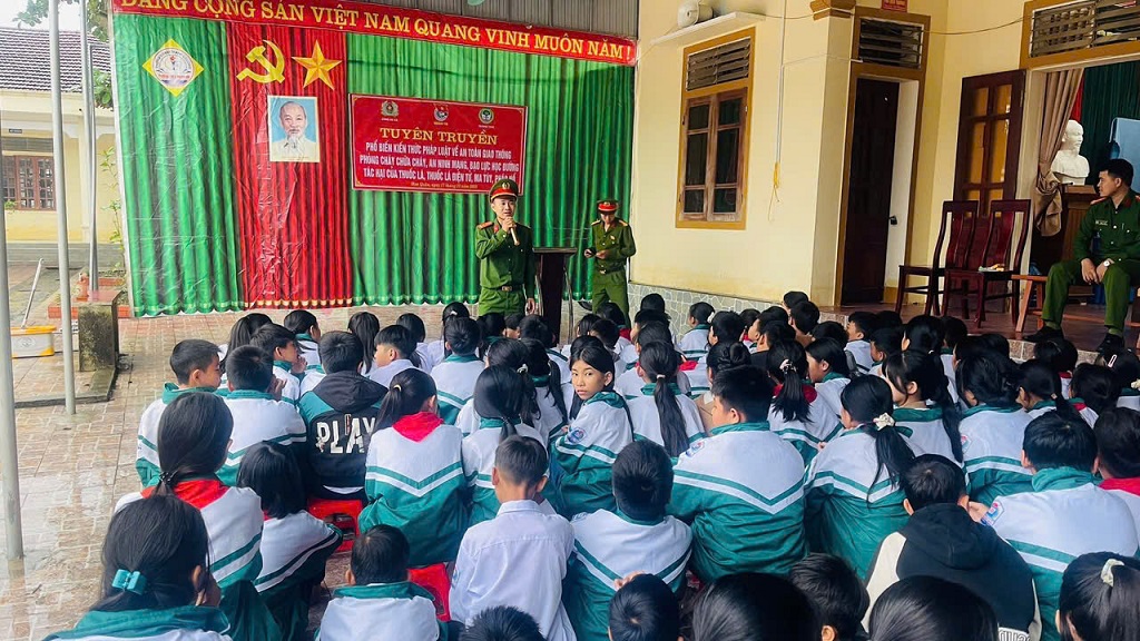  Buổi tuyên truyền, phổ biến pháp luật của Công an xã Hoa Quân