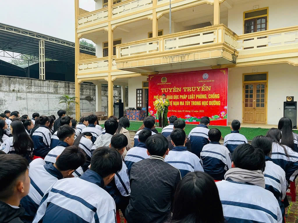 Buổi tuyên truyền phổ biến, giáo dục pháp luật về phòng, chống tội phạm và tệ nạn ma túy trong học đường tại trường THPT Nguyễn Trãi