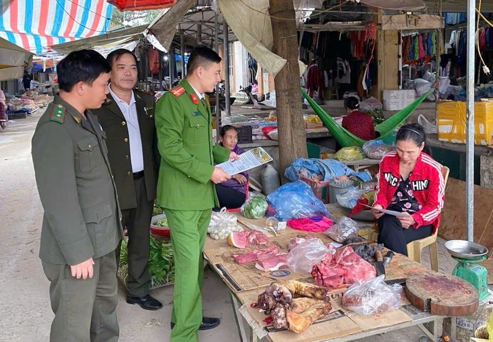 Công an xã Đại Huệ phối hợp với lực lượng chức năng đẩy mạnh tuyên truyền bằng nhiều hình thức phòng chống săn bắt, buôn bán, tiêu thụ động vật hoang dã