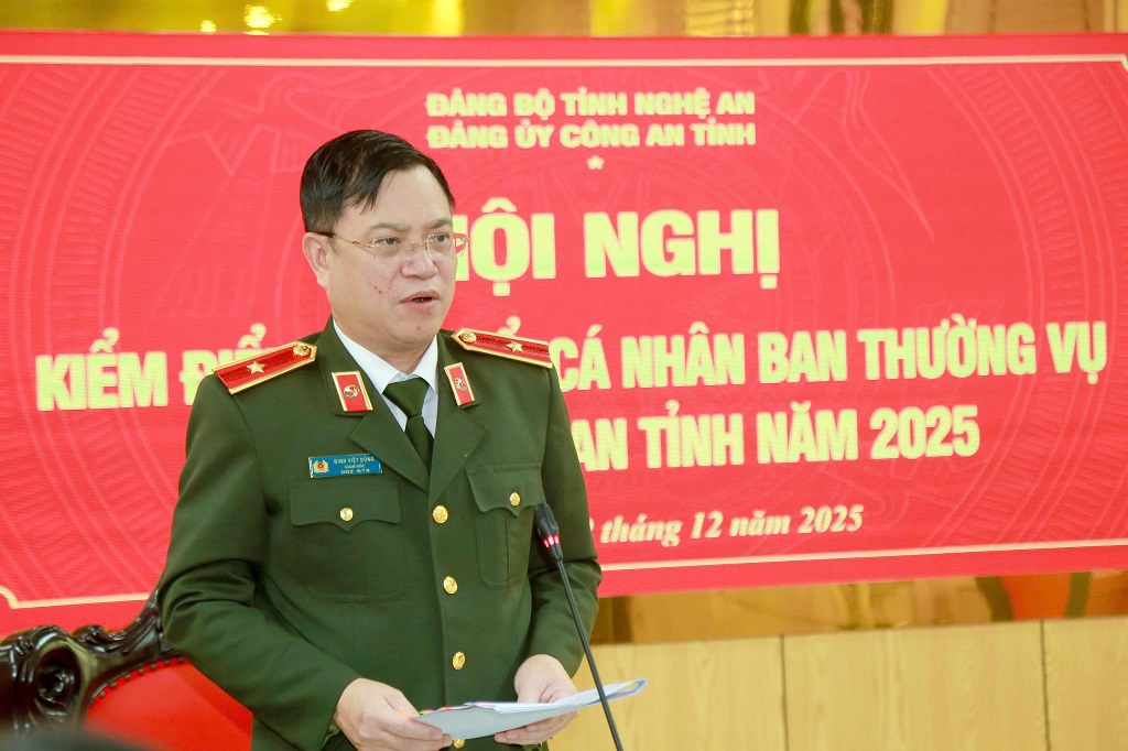 Đồng chí Thiếu tướng Đinh Việt Dũng - Ủy viên Ban Thường vụ Tỉnh ủy, Bí thư Đảng ủy, Giám đốc Công an tỉnh phát biểu tại Hội nghị