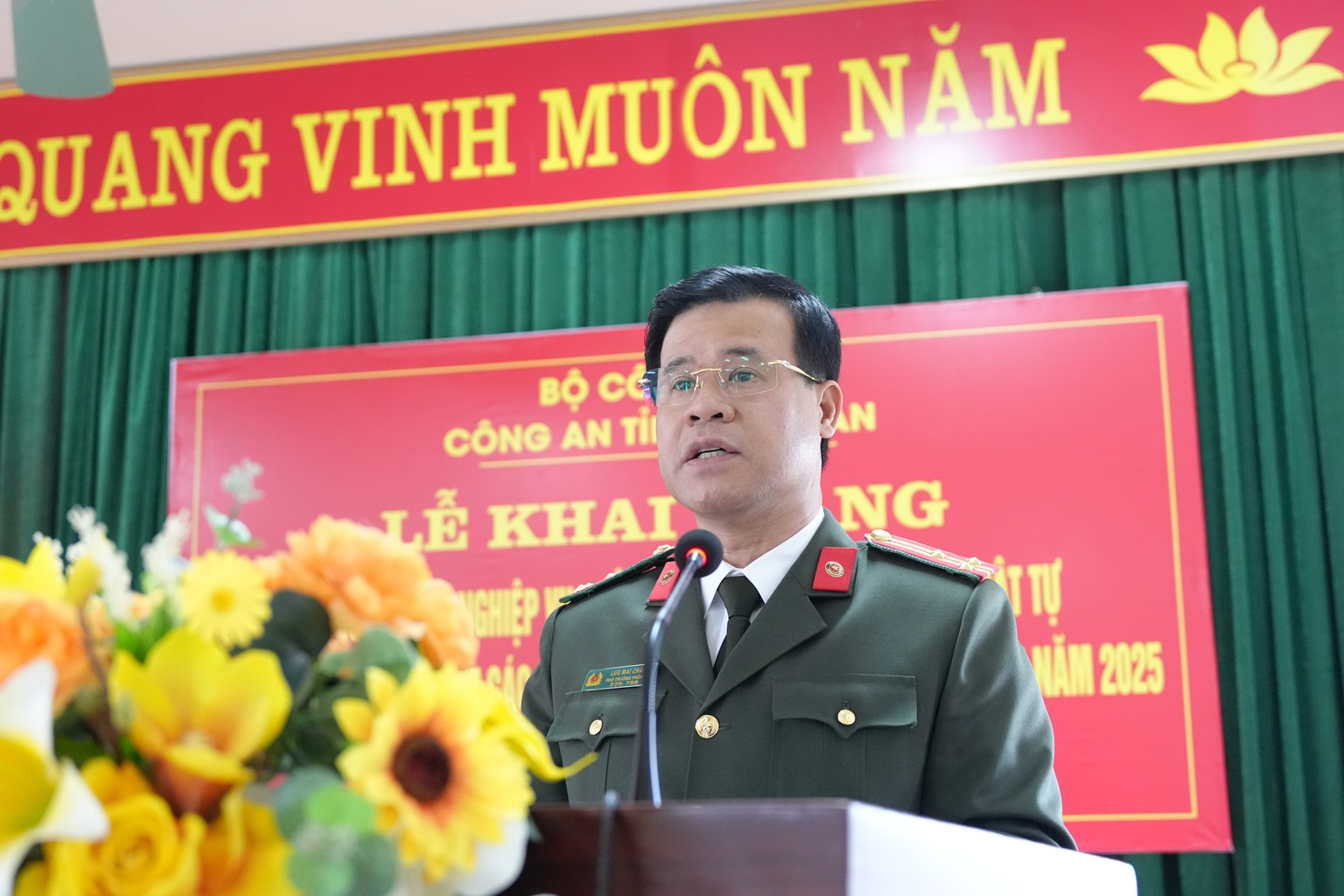 Lãnh đạo Phòng Tổ chức cán bộ Công an tỉnh công bố quyết định mở lớp bồi dưỡng nghiệp vụ quản lý Nhà nước về ANTT cho cán bộ chủ chốt xã, phường