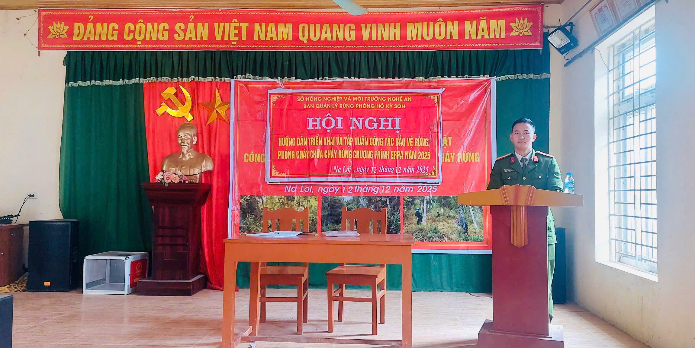 Công an xã tuyên truyền, phổ biến nội dung PCCC – PCCCR tại Nhà Văn hóa bản Piêng Lau