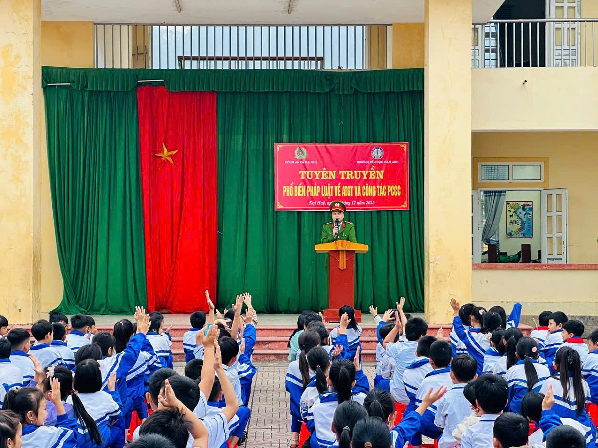 Buổi tuyên truyền góp phần nâng cao ý thức chấp hành pháp luật về ATGT, tăng cường kiến thức và kỹ năng PCCC trong học đường