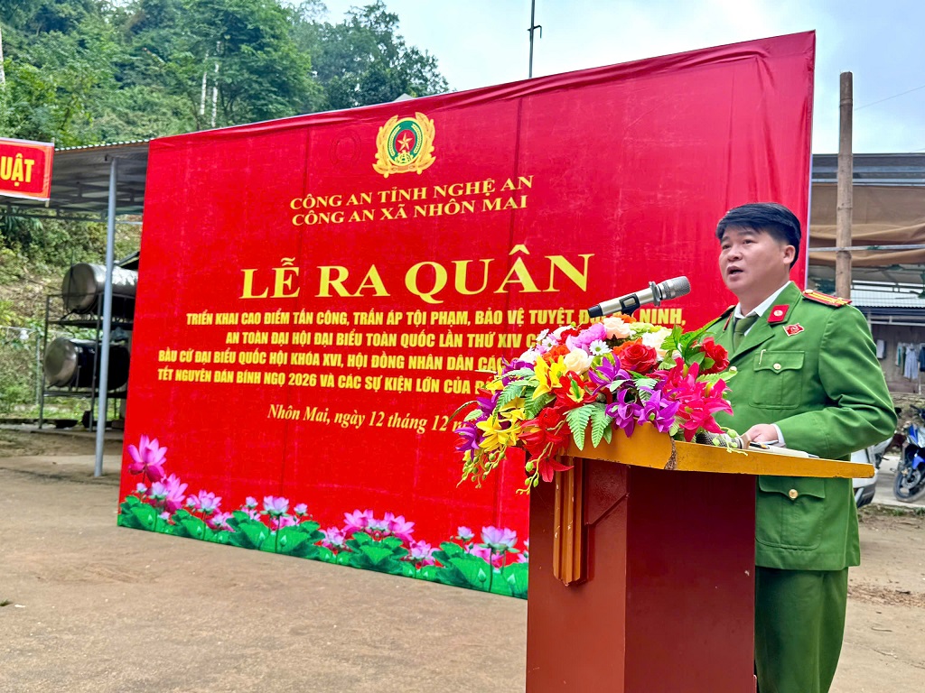 Đại diện Công an xã Nhôn Mai phát biểu