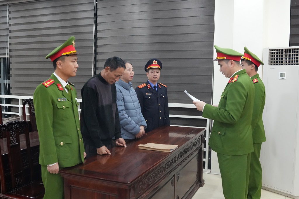 Cơ quan Cảnh sát điều tra Công an tỉnh Nghệ An đọc lệnh khởi tố vụ án, khởi tố bị can  