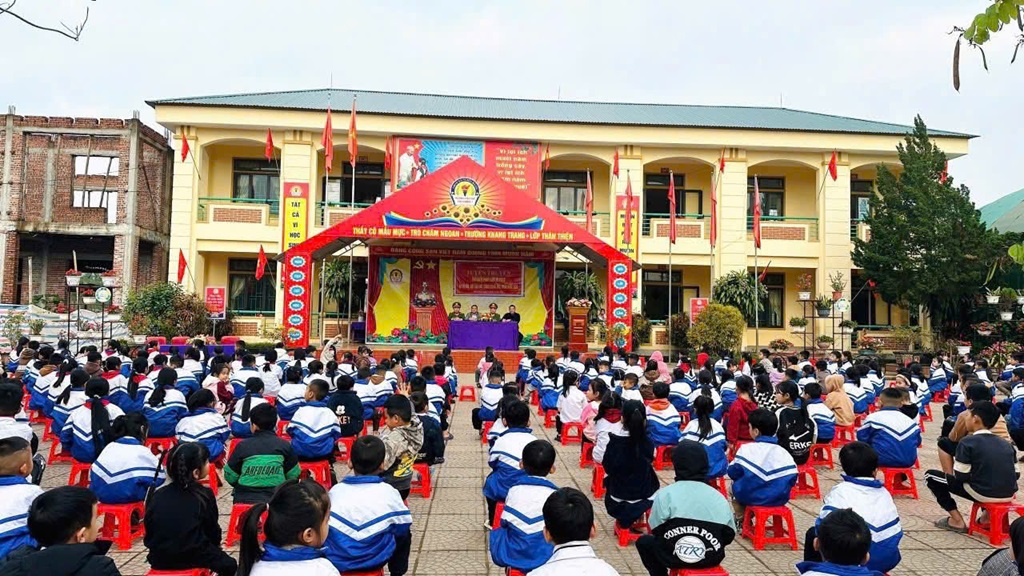 Công an xã Nghĩa Hành tuyên truyền phòng cháy, chữa cháy và quy định liên quan đến vũ khí, vật liệu nổ, công cụ hỗ trợ và pháo