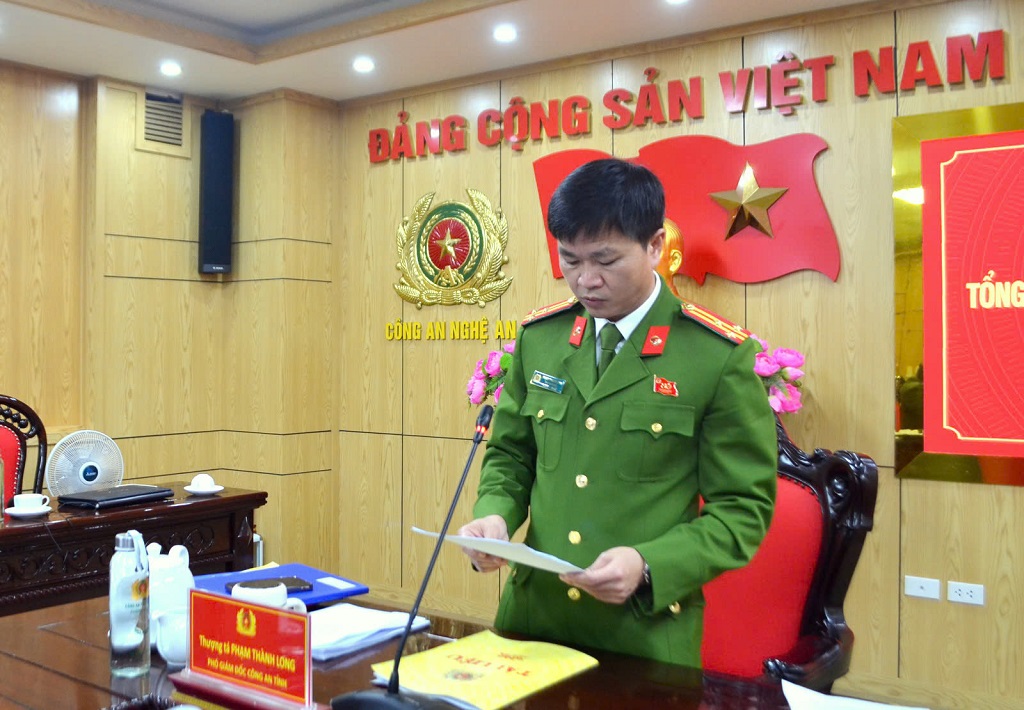Thượng tá Phạm Thành Long, Phó Giám đốc Công an tỉnh Nghệ An phát biểu tham luận