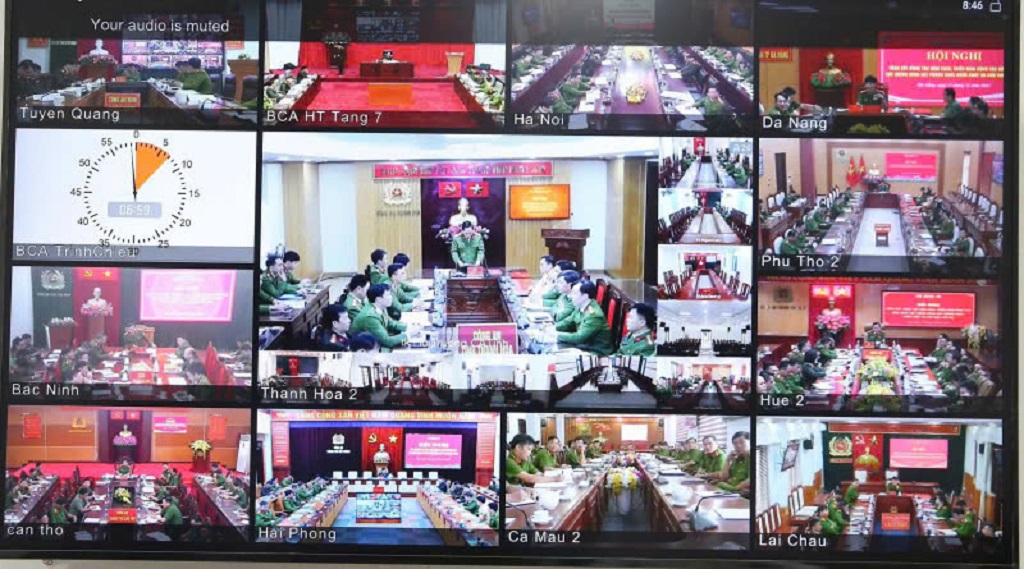 Hội nghị trực tuyến từ Hội trường Bộ Công an tới điểm cầu Công an 34 địa phương.