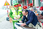 Ra quân tuyên truyền, xử lý vi phạm hành lang an toàn giao thông