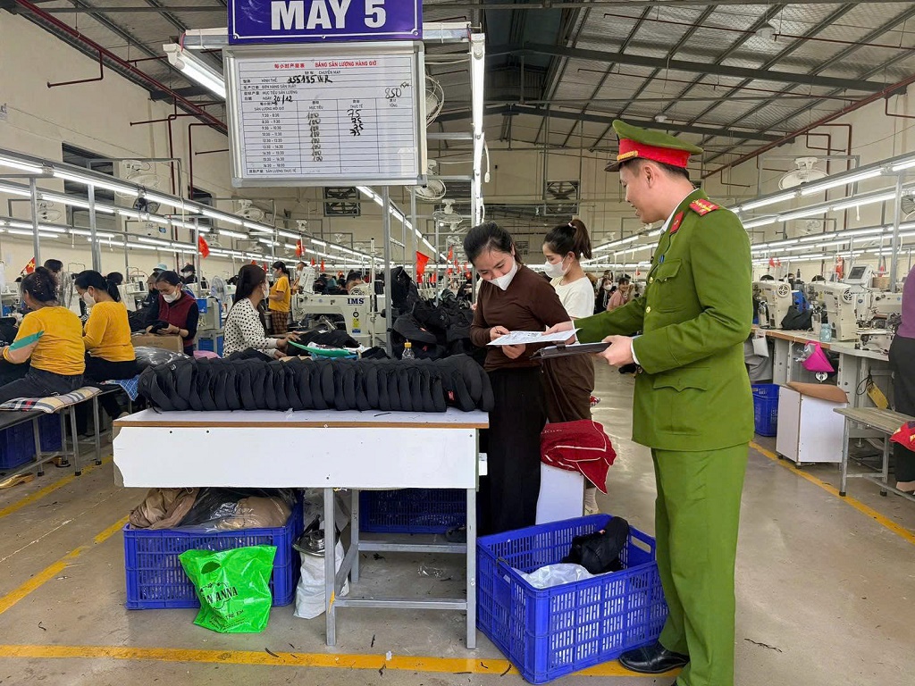 Tuyên truyền pháp luật về an ninh mạng cho công nhân tại xã Quỳnh Sơn