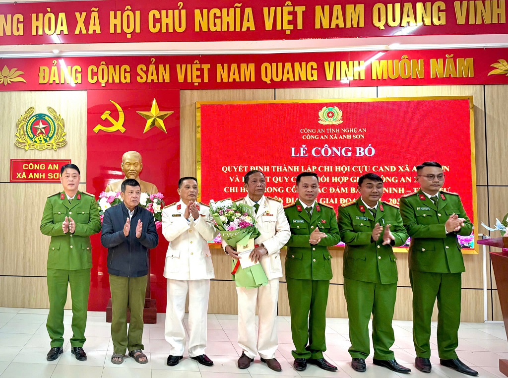 Tổ chức lễ công bố quyết định thành lập Chi hội Cựu Công an nhân dân xã Anh Sơn