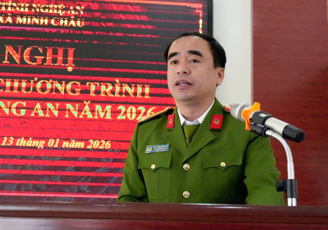 Đồng chí Trung tá Nguyễn Đình Việt, Trưởng Công an xã Minh Châu phát biểu