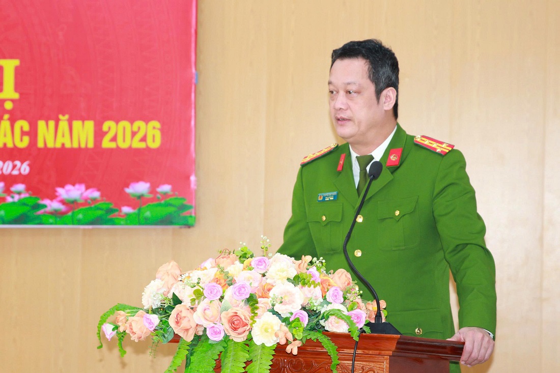 Đồng chí Đại tá Nguyễn Đức Cường - Ủy viên Ban Thường vụ Đảng ủy, Phó Giám đốc Công an tỉnh phát biểu chỉ đạo tại Hội nghị