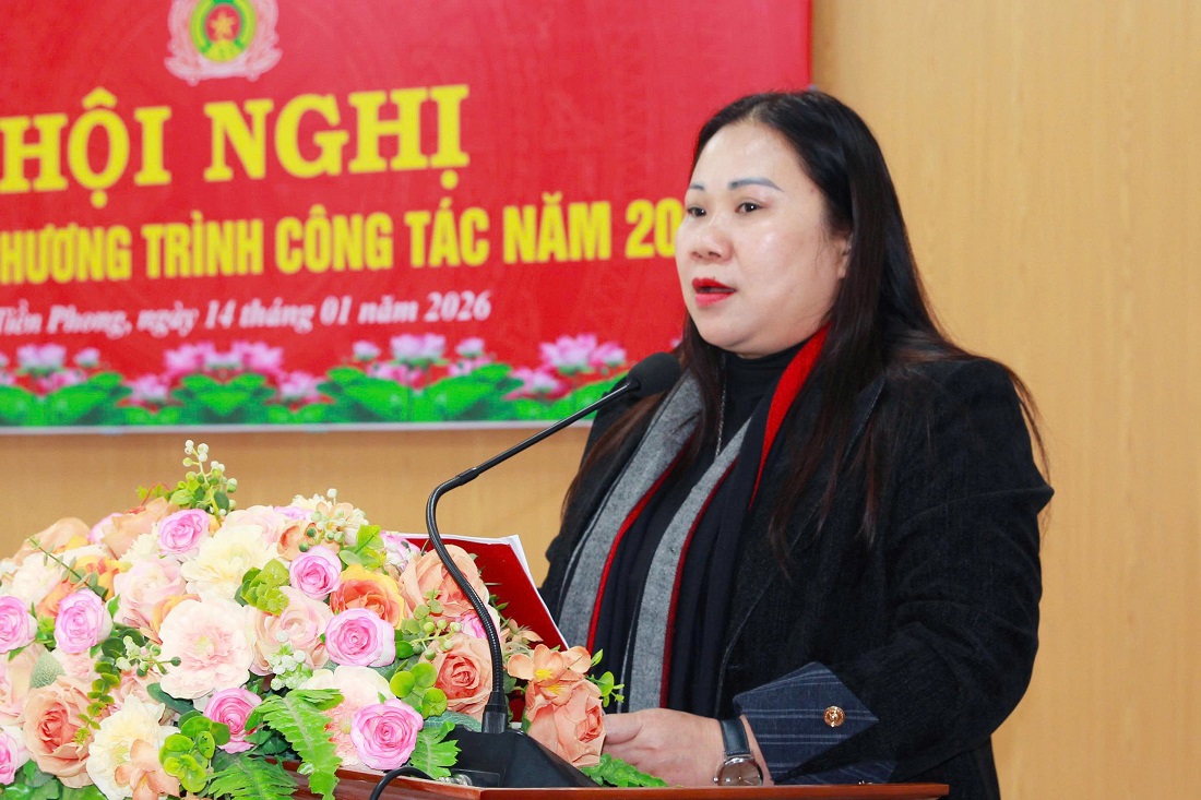 Đồng chí Vi Thị Duyến, Phó Chủ tịch UBND xã phát biểu chỉ đạo tại Hội nghị