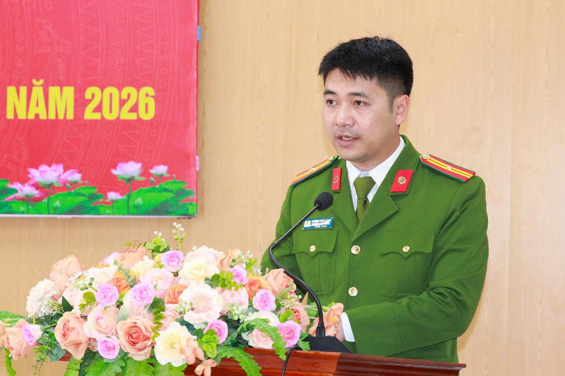 Đồng chí Thiếu tá Lương Tuấn Minh, Trưởng Công an xã phát biểu