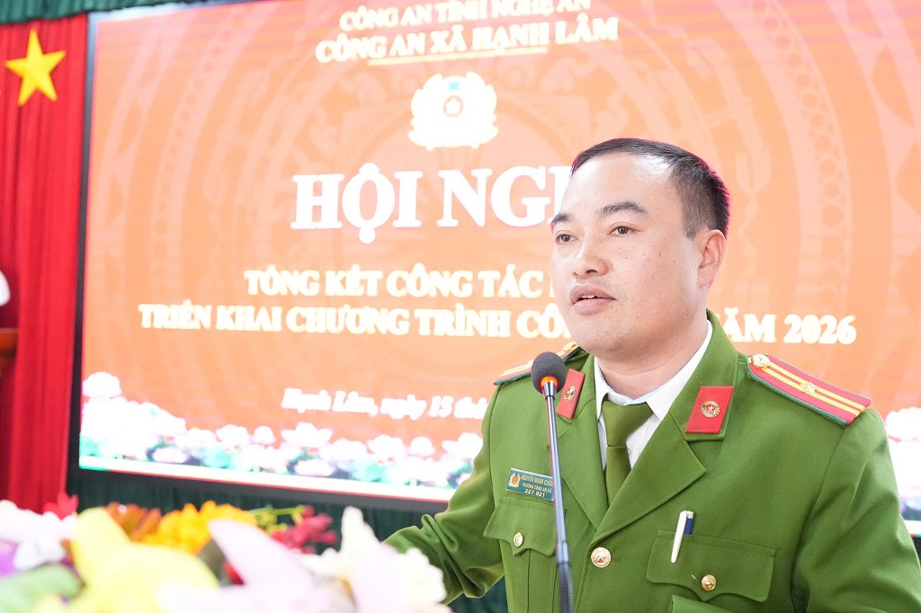 Đồng chí Thiếu tá Nguyễn Mạnh Cường, Trưởng Công an xã Hạnh Lâm phát biểu tại Hội nghị