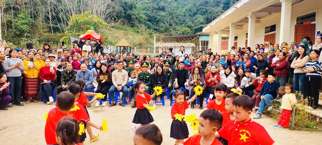 Chương trình văn nghệ do học sinh biểu diễn