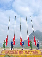 Vận động người dân treo cờ Tổ quốc