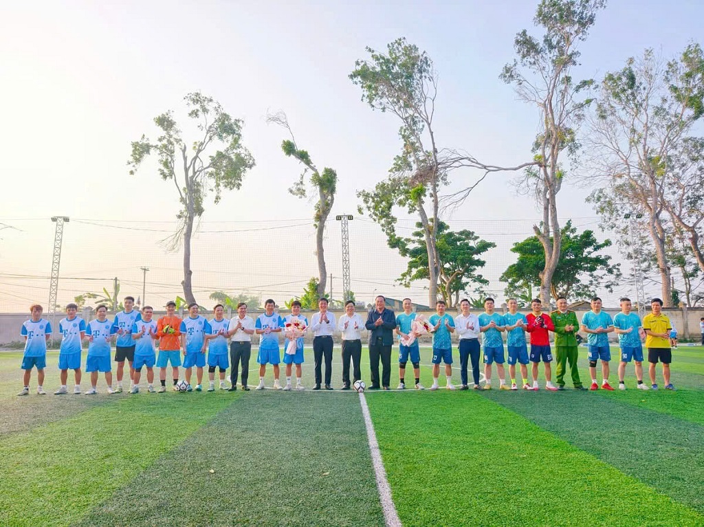  Công an xã Tam Đồng và Giáo họ Cao Điền giao lưu bóng đá