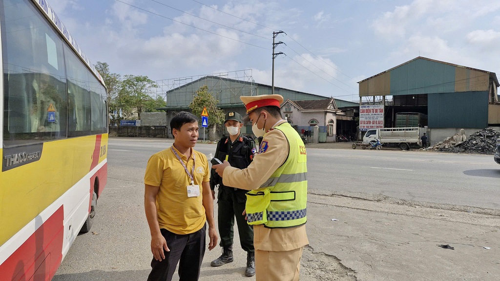 Công an Nghệ An xử lý nghiêm trường hợp vi phạm nồng độ cồn đối với người điều khiển phương tiện giao thông