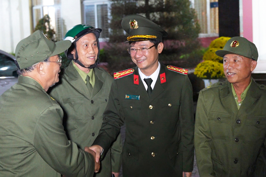 Đồng chí Phó Giám đốc gửi lời chúc mừng năm mới đến thân nhân, gia đình cán bộ chiến sĩ và lực lượng tham gia bảo vệ ANTT ở cơ sở