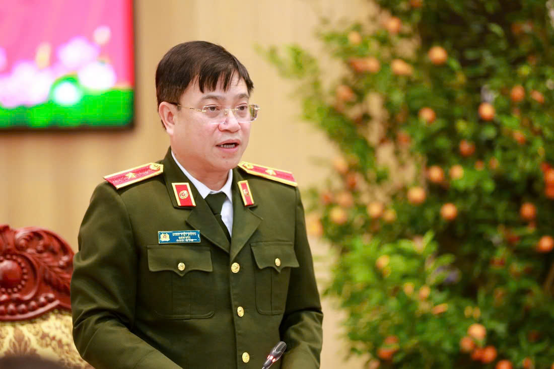 Đồng chí Thiếu tướng Đinh Việt Dũng - Ủy viên Ban Thường vụ Tỉnh ủy, Bí thư Đảng ủy, Giám đốc Công an tỉnh chủ trì Hội nghị