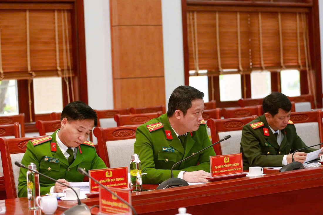 Các đồng chí trong Ban Thường vụ Đảng ủy, Phó Giám đốc Công an tỉnh tham dự Hội nghị