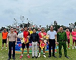 Chi đoàn Công an phường Vinh Lộc giao lưu bóng đá với Giáo xứ Làng Anh