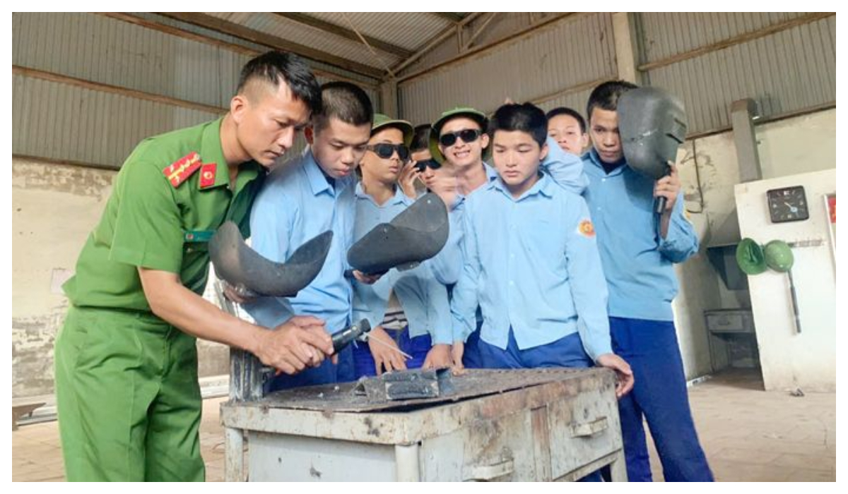 Bảo đảm quyền và lợi ích hợp pháp của học sinh, trại viên
