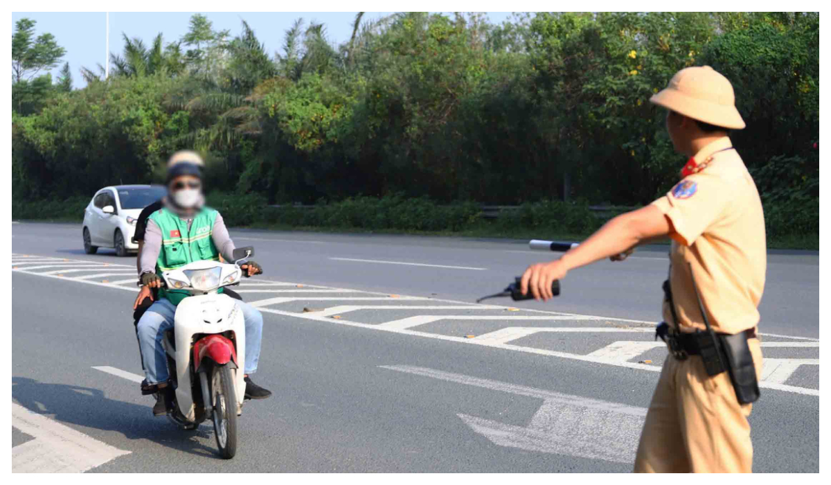 Xe máy đi vào đường cao tốc sẽ bị xử phạt thế nào?