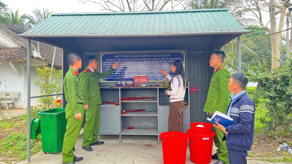 Công an xã Kim Bảng kiểm tra ANTT, PCCC phục vụ Lễ hội Đền Bạch Mã năm 2026