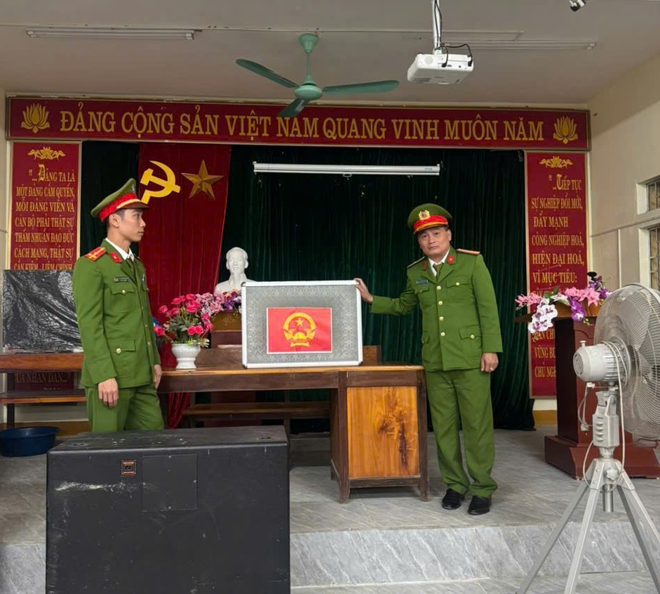 Công an xã Yên Hoà triển khai công tác bảo đảm an ninh tại địa điểm bầu cử