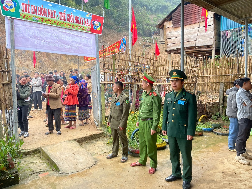 Công an xã Bắc Lý bảo đảm ANTT tại khu vực bỏ phiếu bản Cha Nga